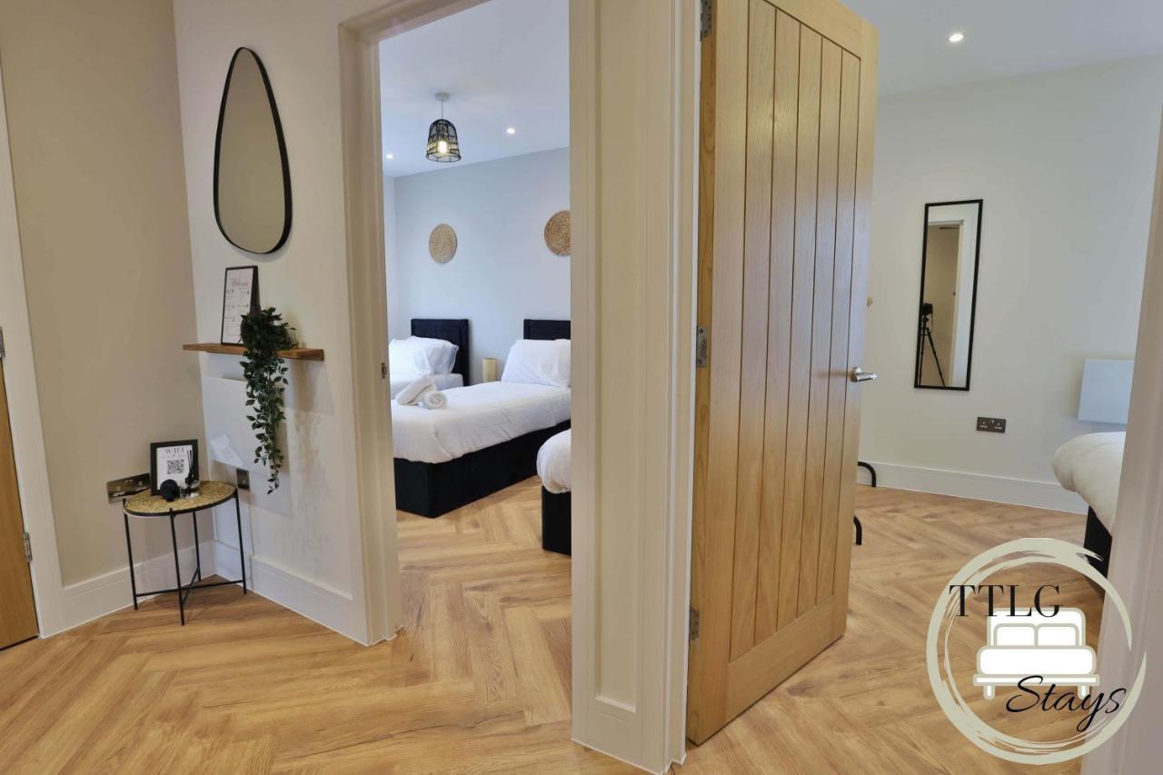 Newly-Built Urban Retreat By Ttlg Stays Рикмънсуърт Екстериор снимка